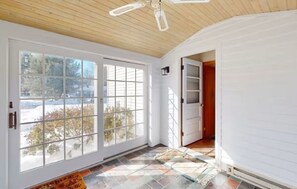 Interior - Private Retreat ranch house in South Amherst (Amherst)