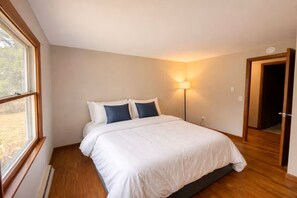 3 bedrooms, iron/ironing board, WiFi, bed sheets - Private Retreat ranch house in South Amherst (Amherst)