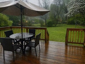 Outdoor dining - Private Retreat ranch house in South Amherst (Amherst)