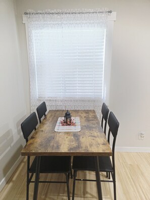 Dining - Modern serene 2-bedroom house with dedicated workspace in Lawrence (Lawrence)