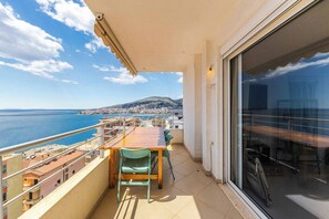 Outdoor dining - Sunkissed Apartment | 1BR Amazing Views by the Sea by PikHost (Sarandë)