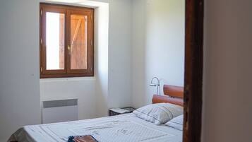 2 chambres, fer et planche à repasser, lit parapluie, Wi-Fi gratuit