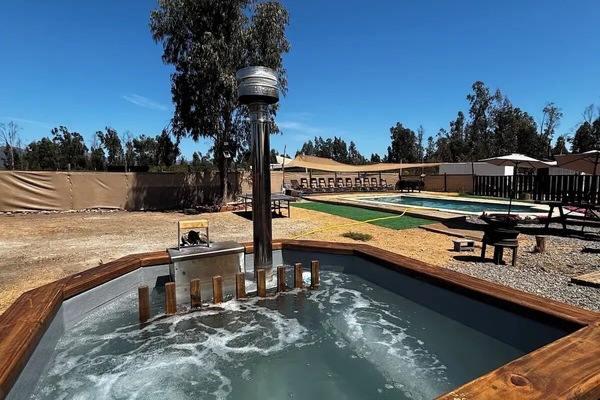Outdoor spa tub