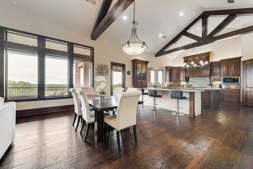 Private Texas legacy Villa -Ranch View  Pool, Gym Sleeps 10+ easy access to city