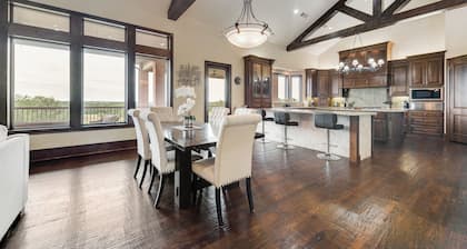 Private Texas legacy Villa -Ranch View Pool, Gym Sleeps 10+ easy access to city