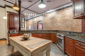 Fridge, microwave, oven, stovetop - Historic Riverfront Condo for 8, Near Broadway! (Nashville)