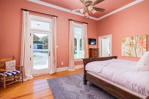 4 habitaciones, decoración personalizada y muebles diferentes 