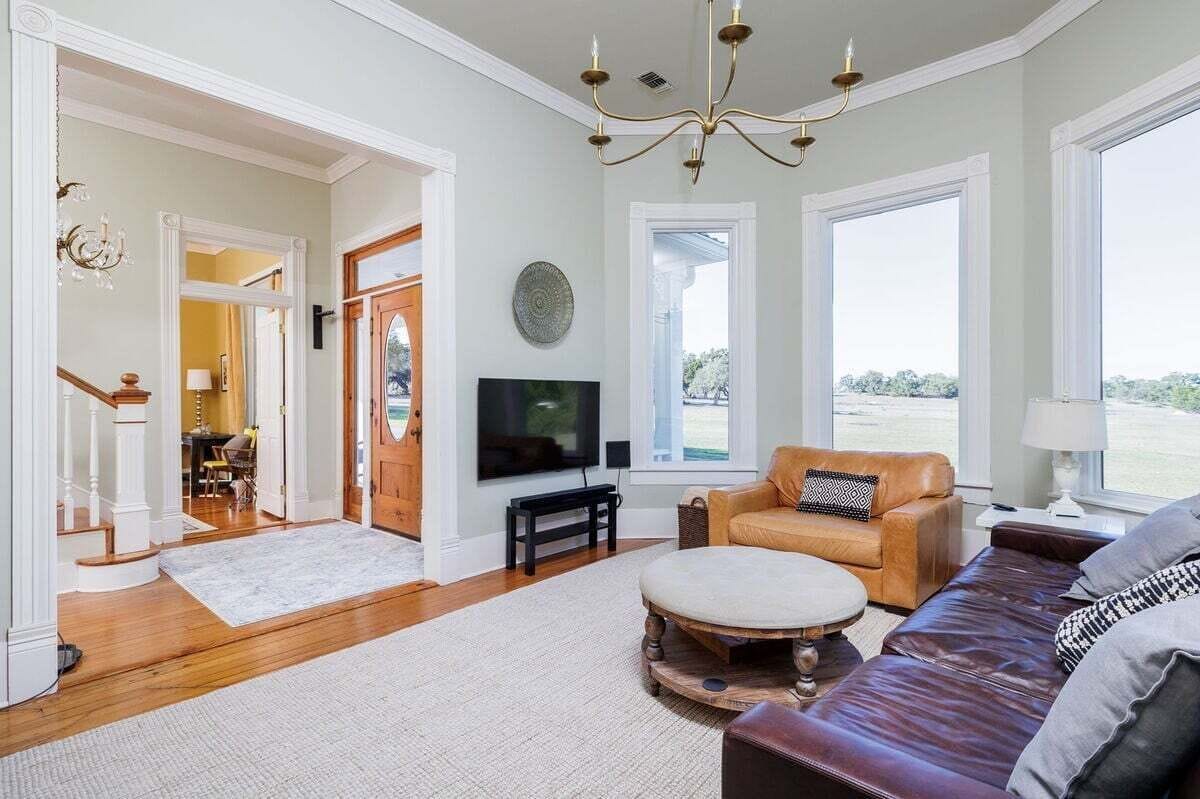 Rumah, Beberapa Tempat Tidur, patio, pemandangan kebun (Unique Victorian Home in Llama Ranch) | Area keluarga