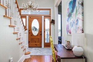 House, Multiple Beds, Patio, Garden View (Unique Victorian Home in Llama Ranch) | Interior