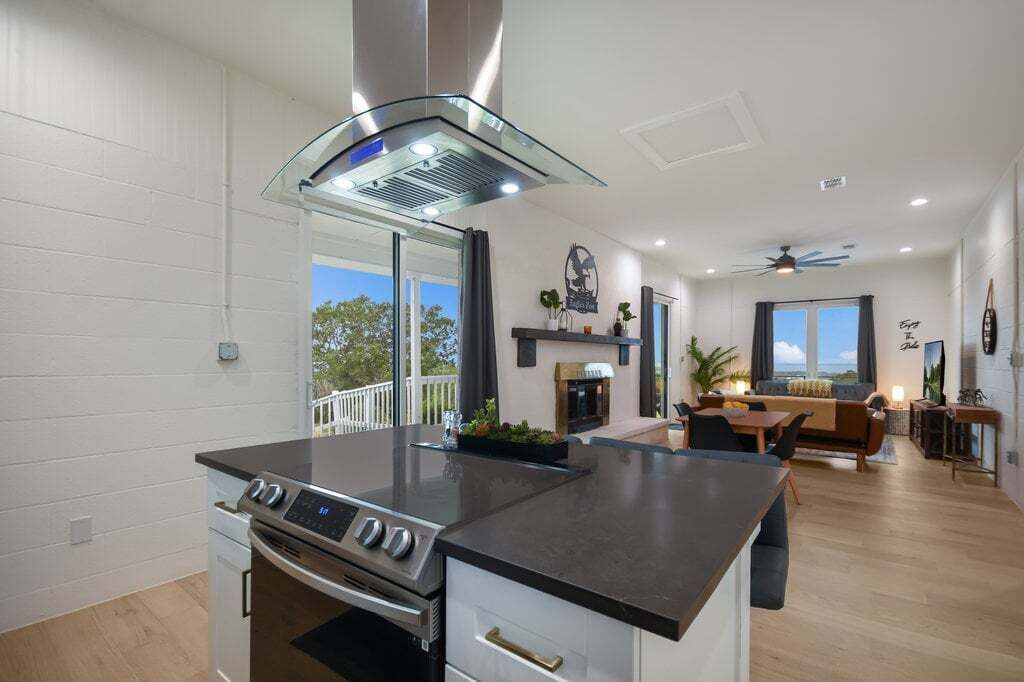 House, 2 Queen Beds, Hot Tub (Eagle's Nest) | Interior