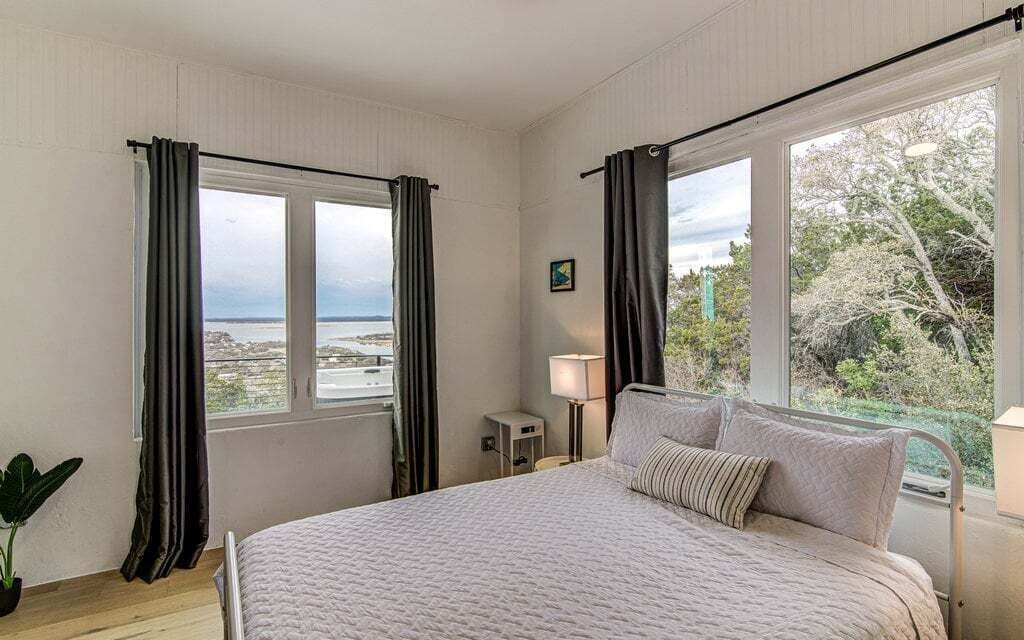 House, 2 Queen Beds, Hot Tub (Eagle's Nest) | 2 bedrooms, individually decorated, individually furnished