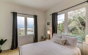 Rumah, 2 Tempat Tidur Queen, hot tub (Eagle's Nest) | 2 kamar tidur dan didekorasi berbeda-beda