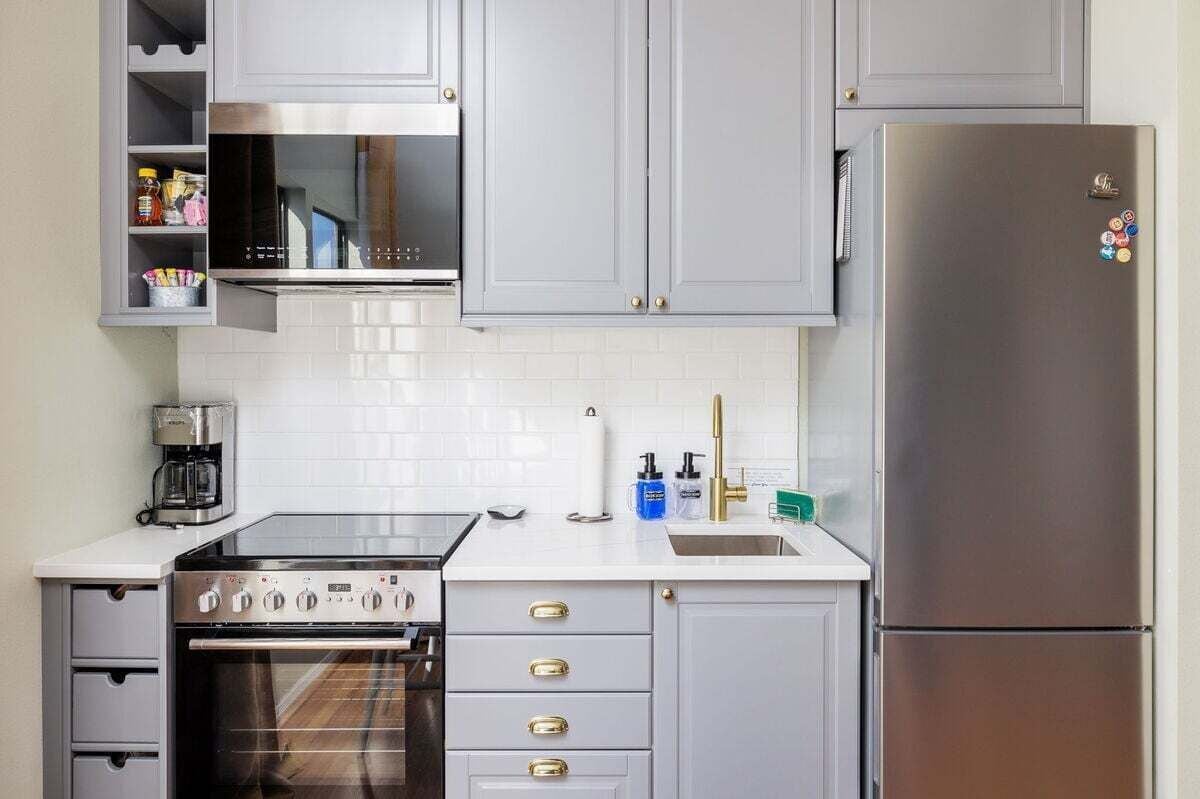 House, Multiple Beds, Pool Access, Garden View (Unique Victorian Estate - The Llama) | Private kitchen | Dining tables