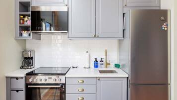 House, Multiple Beds, Pool Access, Garden View (Unique Victorian Estate - The Llama) | Private kitchen | Dining tables