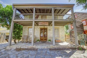 Exterior - Historic Rumpel Kammer Compound (Fredericksburg)