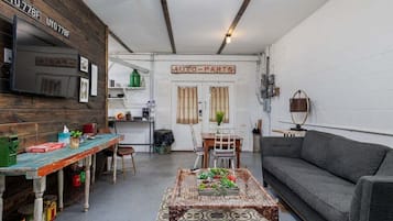 Hus - flera sängar - uteplats - utsikt mot trädgården (Historic Rumpel Kammer - Marktplatz) | Vardagsrum