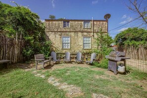 Outdoor dining - Historic Rumpel Kammer - Marktplatz Gem (Fredericksburg)
