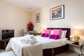 Room - pollen · Spacious 2-bedroom apartment in Mayfair (London)