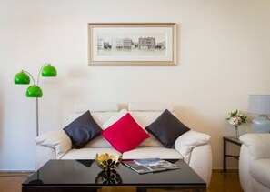 Living area - pollen · Spacious 2-bedroom apartment in Mayfair (London)