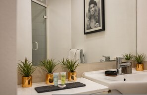 Bathroom - pollen · Spacious 2-bedroom apartment in Mayfair (London)