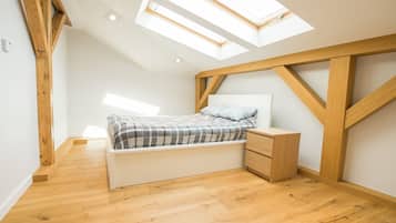 Comfort Apartment | Iron/ironing board, free WiFi