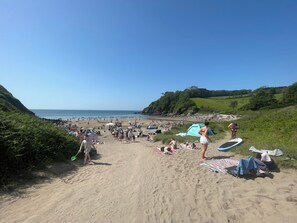 A beach with people, tents, and a clear sky. - Spacious characterful farmhouse in South Devon close to Wembury beach and pub. (Plymouth)