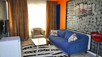 Deluxe Apartment, Balcony | Egyptian cotton sheets, premium bedding, individually decorated