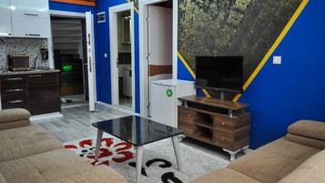 Apartamento Deluxe, balcón | Espacio para trabajar con un portátil y wifi gratis