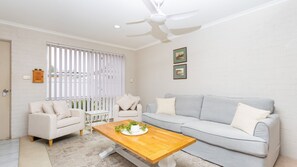 TV - Greystanes - Perfect for families and couples (Yamba)