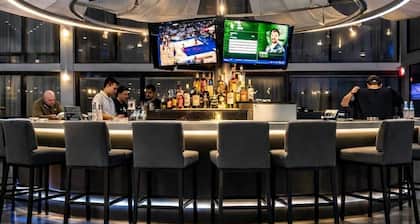 Cozy 1-bedroom hotel with AC in amazing Kansas City- NK2