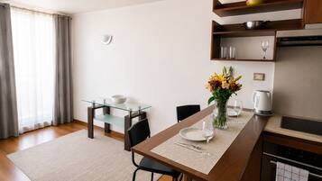 Standard Apartment, City View | Private kitchen