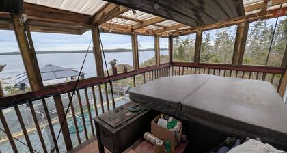 OCEANFRONT RUSTIC ESCAPE with Hottub and Sauna can Sleep 8!