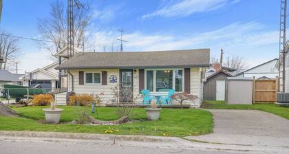 "At the Eau" - Charming 2 Bedroom Cottage!