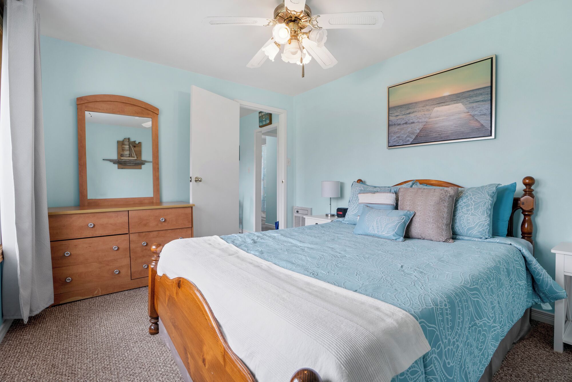 Iron/ironing board, Internet, bed sheets