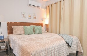1 habitación, tabla de planchar con plancha, wifi gratis y ropa de cama 