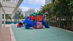 Children’s area - @cyclinn.natureza | All Time 88 T2 (100m praia) (Riviera de São Lourenço)