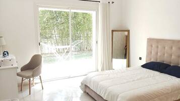 Iron/ironing board, internet, bed sheets