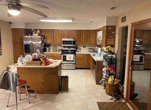 Private kitchen - Retreat 33 ~ Lakefront, Private Dock, Sleeps 16, Kayaks (Camdenton)