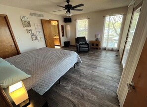 Iron/ironing board, Internet, bed sheets - Retreat 33 ~ Lakefront, Private Dock, Sleeps 16, Kayaks (Camdenton)