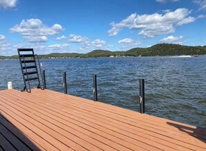 Property grounds - Retreat 33 ~ Lakefront, Private Dock, Sleeps 16, Kayaks (Camdenton)