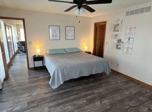 Iron/ironing board, Internet, bed sheets - Retreat 33 ~ Lakefront, Private Dock, Sleeps 16, Kayaks (Camdenton)