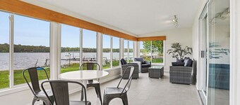 Updated Lakefront House-Sand Bottom-Private Dock-Kayaks&SUPs-Bonfires! Sleeps 10