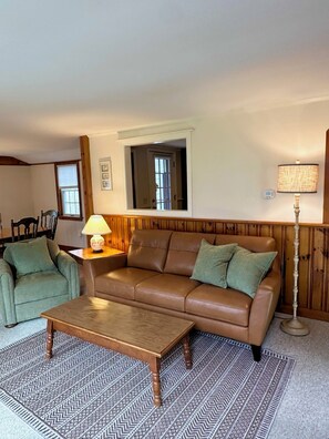 Living area - Pines Cottage – Yarmouth w/ Private Beach Rights (Yarmouth)