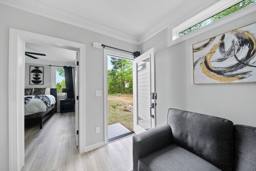 Garden-Level Suite Near Duke, Near RTP • Private Entrance