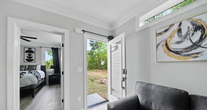 Garden-Level Suite Near Duke, Near RTP • Private Entrance