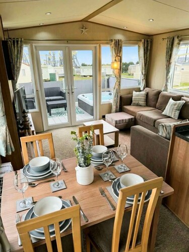 Fantasy Island Resort, The Sunnydale C6 Eastgate - Coastal Caravan Breaks