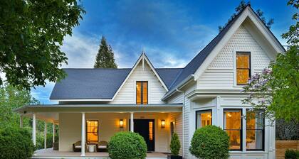 Suite 2 at Kubli Haus<br>Luxury, Style & Location, 1 block to Britt