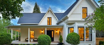 Suite 4 at Kubli Haus<br>Luxury, Style & Location, 1 block to Britt