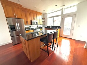 Private kitchen - Terrific 3-bedroom townhome in Salt Lake City Near UofU, Downtown, & Ski Resorts (Salt Lake City)