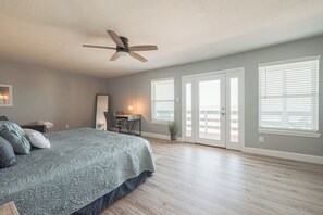 3 bedrooms, desk, iron/ironing board, free WiFi - Waterfront House with Beach Access and Beautiful Sunrises (Freeport)